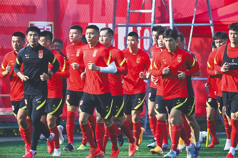 科曼：德利赫特在曼联的表现打动了我，他证明了自己配得上荷兰队征召（科曼：德利赫特曼联表现令我折服，已证明配得上荷兰队征召）