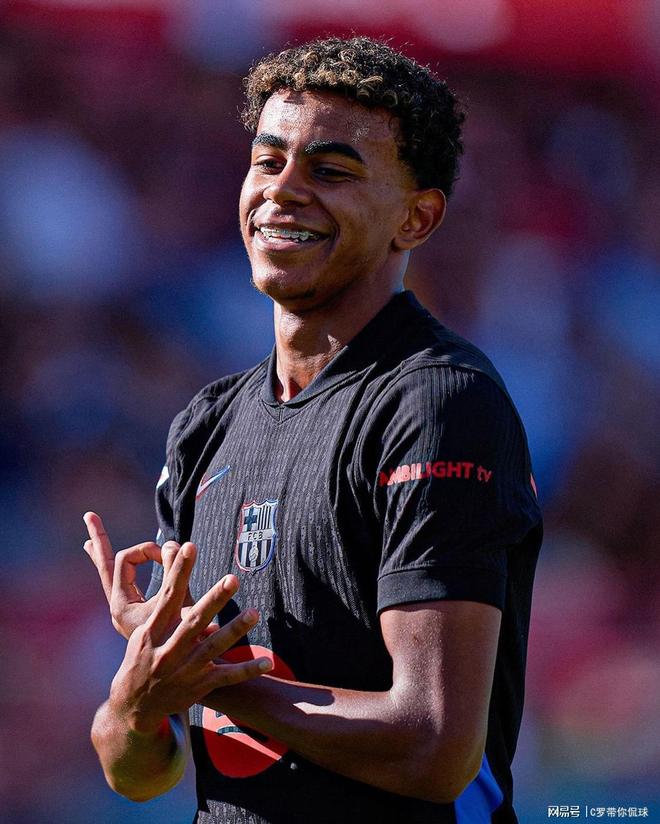 李霄鹏刚跟海牛队续约！就为俱乐部完成五笔重量级签约，值得期待（李霄鹏与海牛续约后火速拍板五笔重磅引援，未来可期）