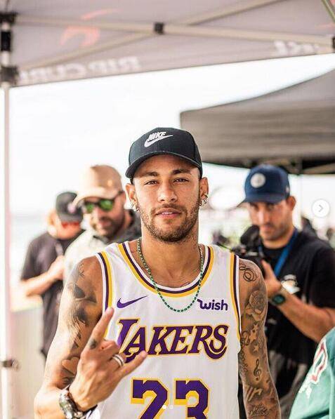 意媒：伊布、费拉拉入选米兰冬奥会火炬传递阵容（意媒：伊布与费拉拉被选为米兰冬奥火炬手）