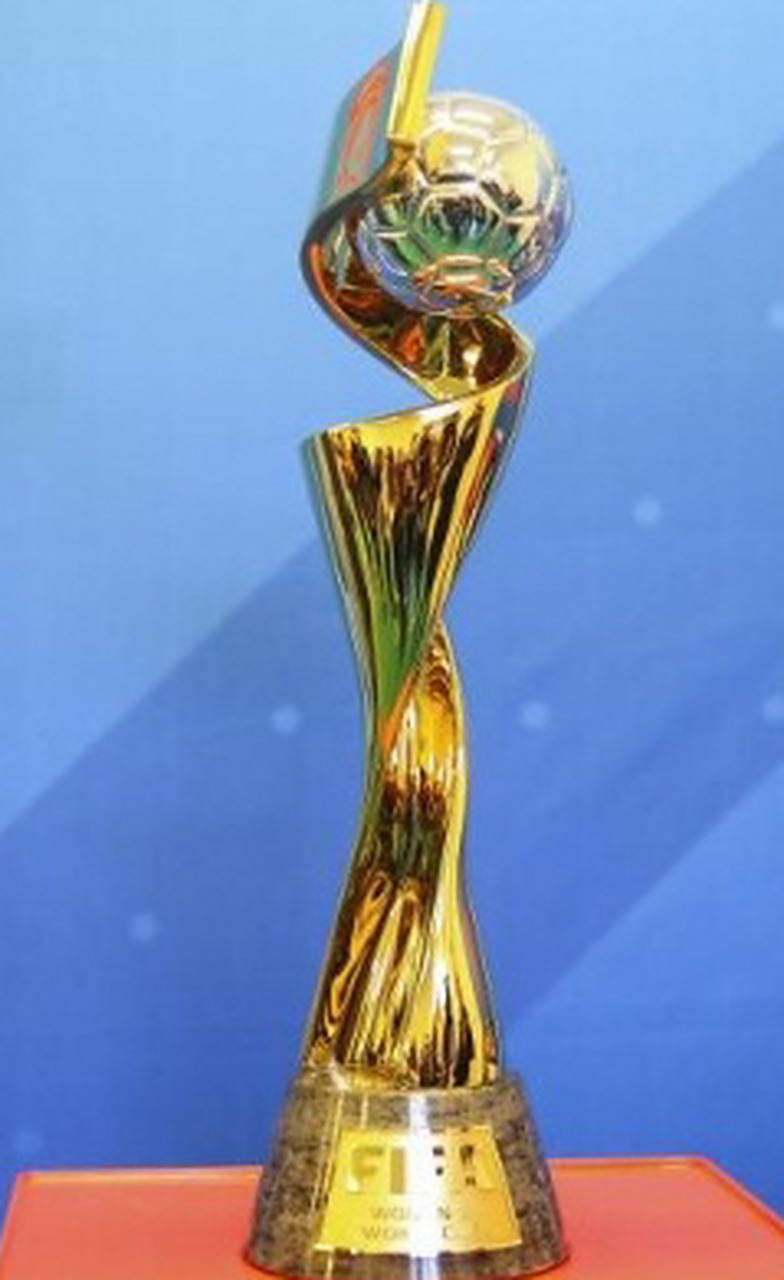 黄健翔谈中国女足0-8惨败：选材应整体性向大型化发展？（黄健翔评中国女足0-8失利：选材是否该走整体大个化路线？）