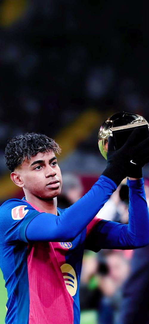 太阳队记：狄龙与裁判对峙使用不当言语，罚款35000美元（太阳随队记者：狄龙因与裁判争执出言不当，被罚3.5万美元）