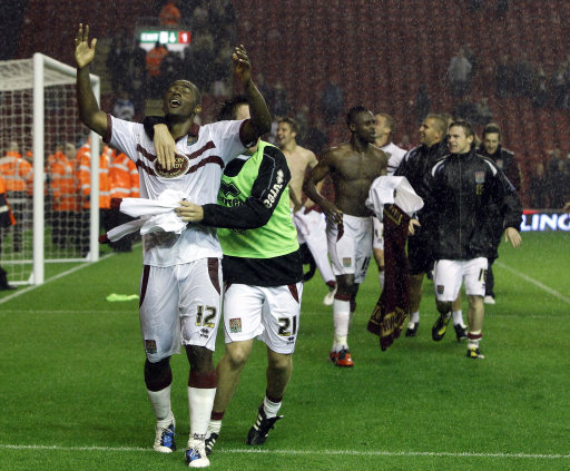 电讯报：多家沙特俱乐部愿意不惜一切代价签下萨拉赫（电讯报：多家沙特俱乐部愿砸重金签下萨拉赫）