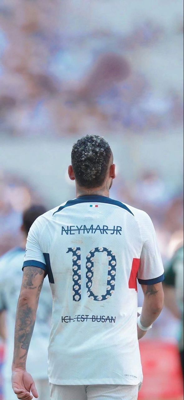 多特4-0十人黄潜，吉拉西双响，阿德耶米、斯文松建功，法比奥-席尔瓦失点（十人黄潜遭多特4-0横扫：吉拉西梅开二度，阿德耶米、斯文松破门，法比奥-席尔瓦点球失手）