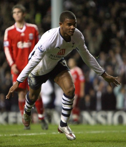 亨利：维尼修斯给了布拉德利喘息的空间，他施加的压力不够大（亨利：维尼修斯让布拉德利有了喘息机会，逼抢力度不足）