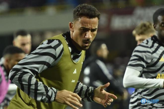 赛季报销？33岁莫拉塔重伤缺阵数月，科莫锋线遭遇致命打击！（33岁莫拉塔重伤至少缺阵数月，科莫锋线遭重创，赛季恐提前报销？）